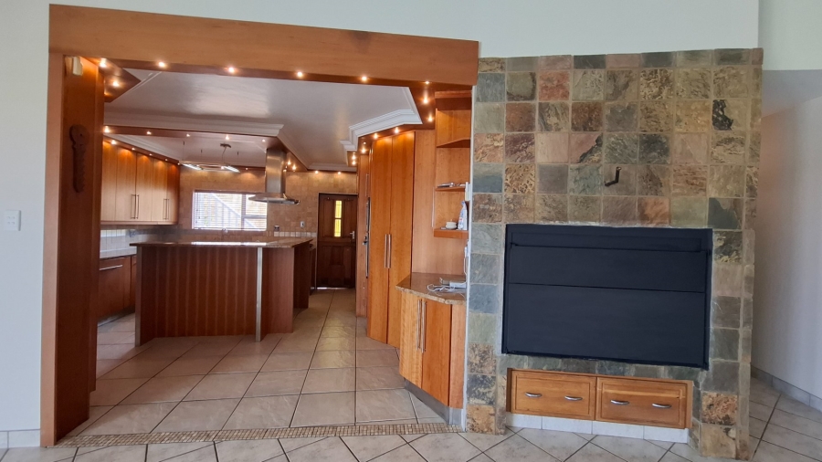 4 Bedroom Property for Sale in Menkenkop Western Cape